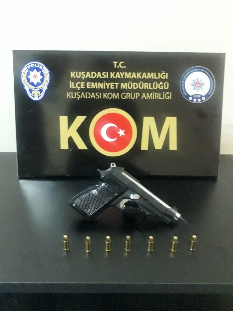 Kuşadası’nda Şüphe Üzerine Durdurulan Araçtan Ruhsatsız Silah Ve Mermi Çıktı