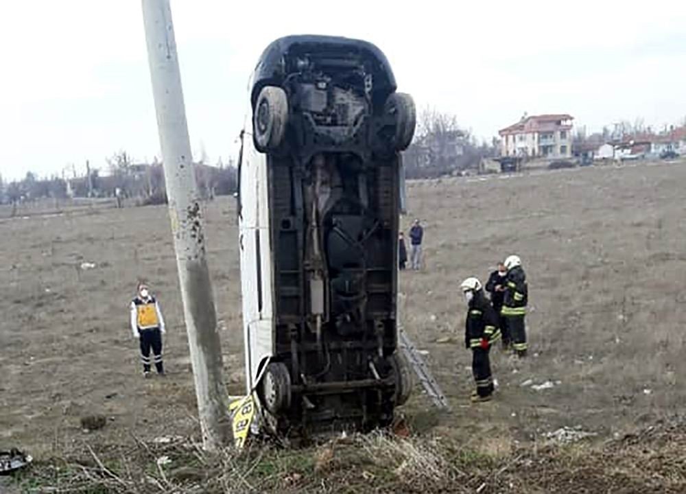 Yoldan Çıkan Kamyonet Şaha Kalktı: 1 Yaralı