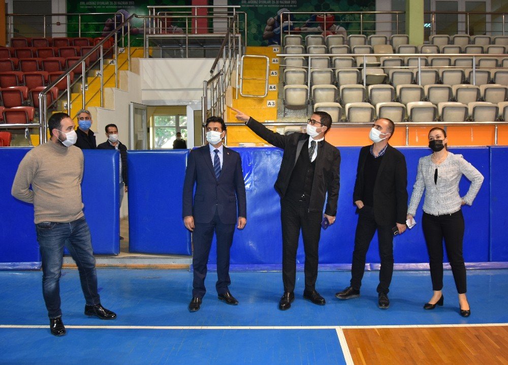 Demir, Tarsus’taki Spor Tesislerinde İncelemelerde Bulundu