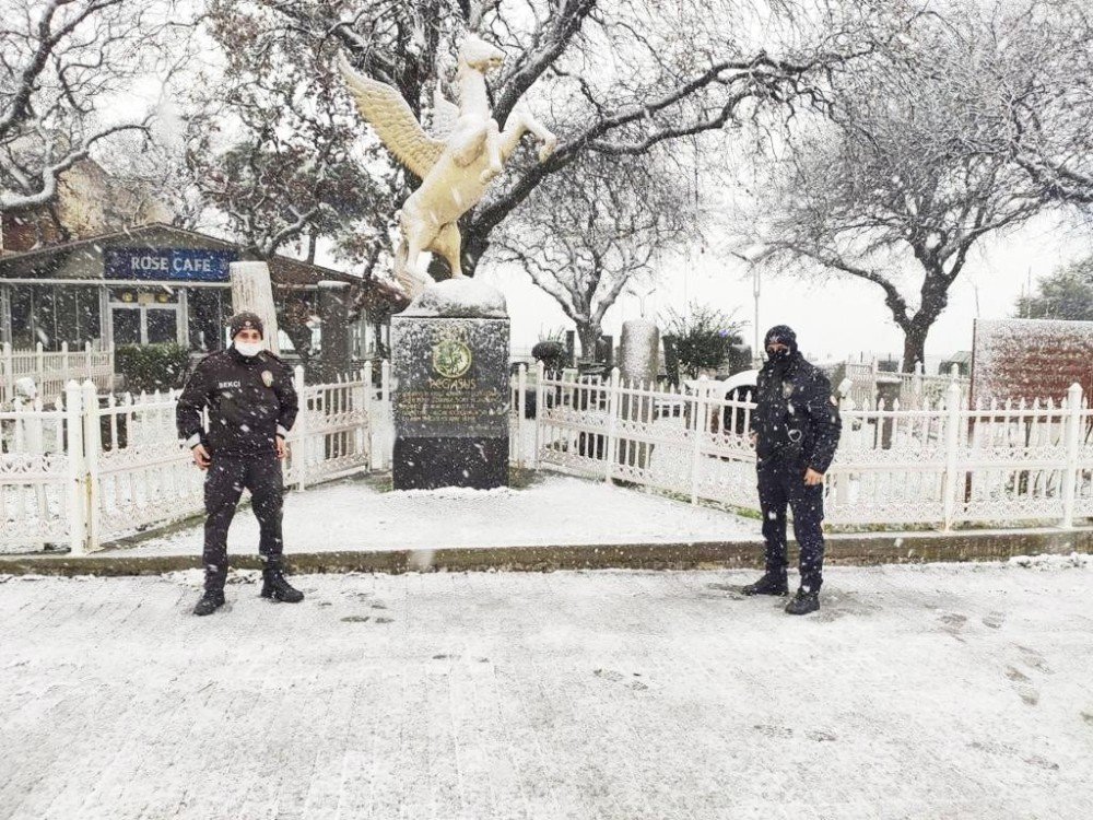 Burhaniye Polisi Kurallara Uymayanlara Göz Açtırmıyor