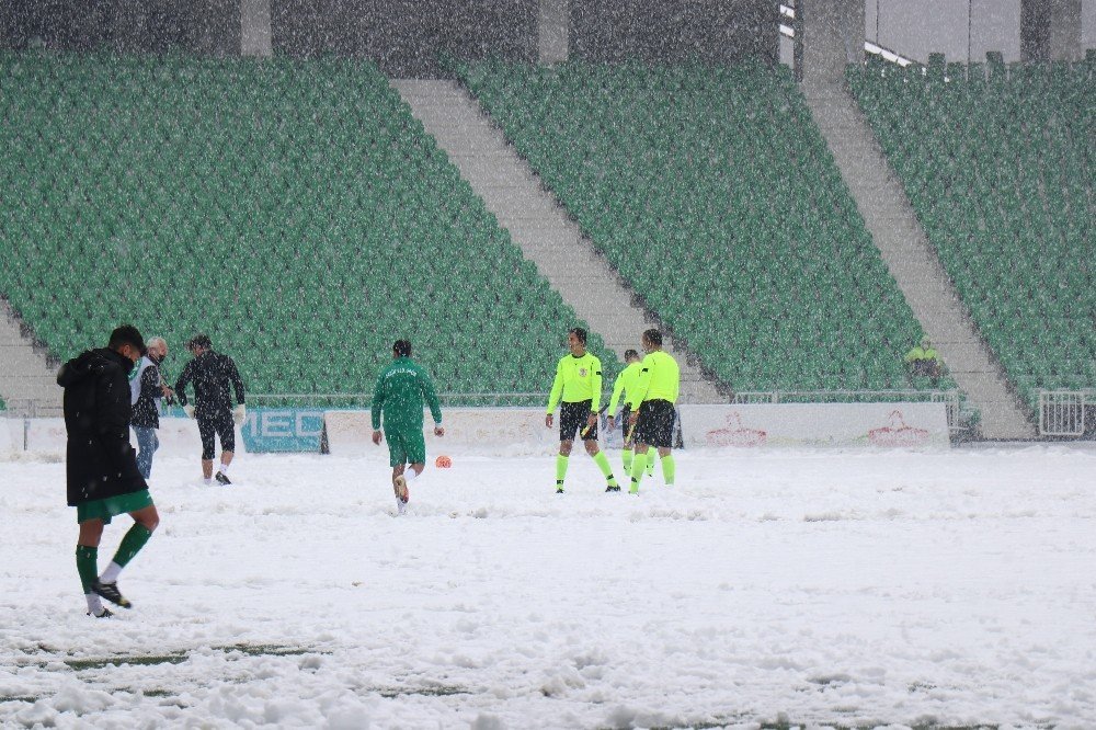 Sakaryaspor - Serik Belediyespor Maçı Yarına Ertelendi
