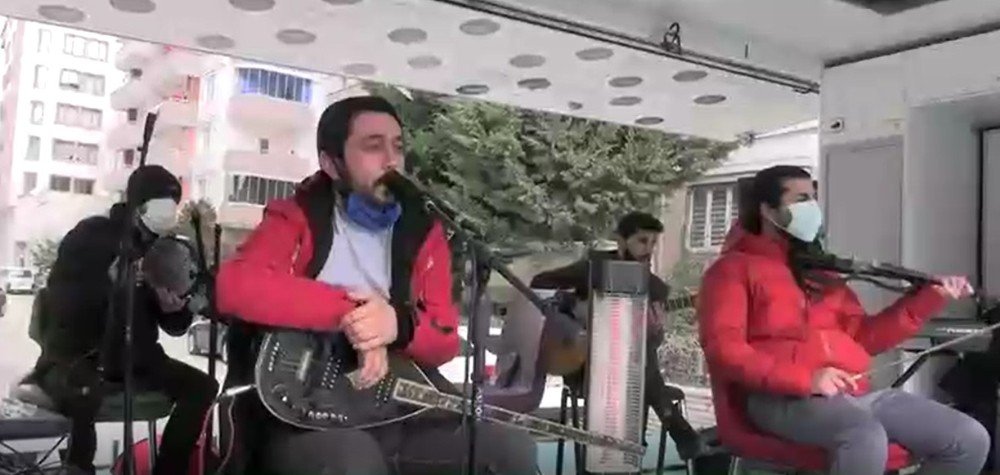 İpekyolu Belediyesi Konserlerle Moral Aşılıyor