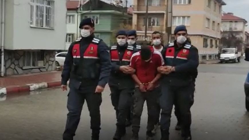 Köyün Su Şebekesi Kablolarını Çalan Hırsızlar Güvenlik Kameralarına Yakalandı