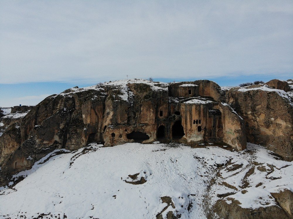 Frigya’da Kayaya Oyularak Yapılan Ayazini Kilisesi İnanç Turizmine Kazandırılacak