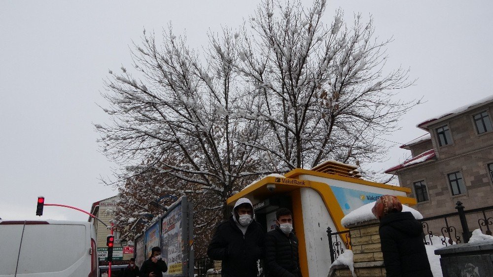 Ağrı’da Kar Hayatı Olumsuz Etkiledi