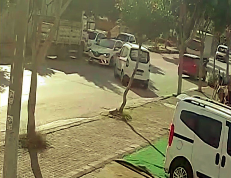 El Freni Çekilmeyen Araç Trafiği Birbirine Kattı