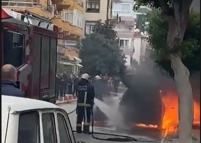 Çalıştırdığı Otomobil Bir Anda Alev Aldı