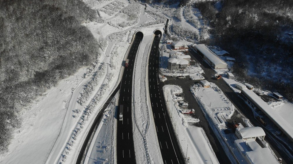 Bolu Dağı’nda Kar Yağışının Durmasıyla Trafik Akıcı Hale Geldi