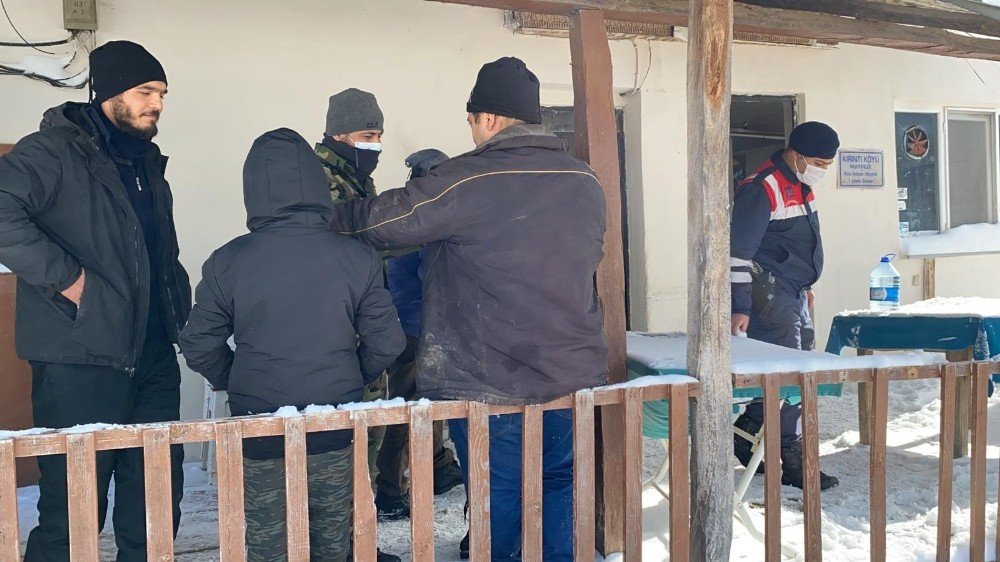 Mağaraya Sığınıp Tipide Hayatta Kaldılar...8 Maceraperestin 3 Günlük Kar Esareti