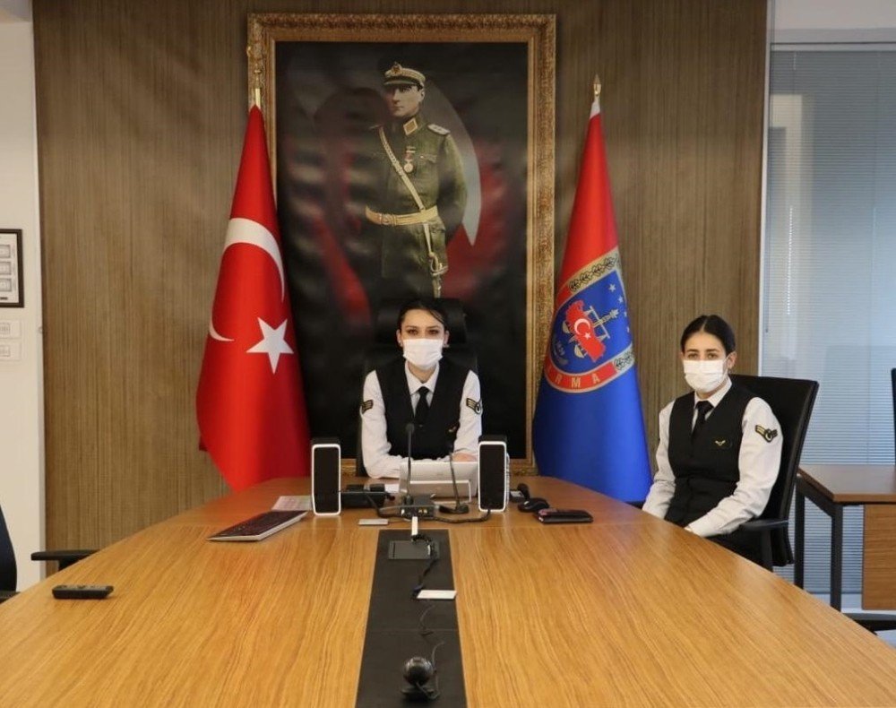 Jandarma Öğrencilere Zoom’dan Konferans Verdi