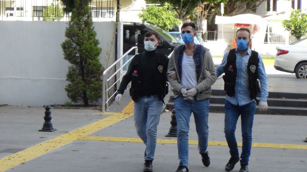 Baygın Halde Bulunup Annesinin Tedavisi İçin Gözyaşları Arasında Yardım İstediği Genç, Uyuşturucuyla Yakalandı