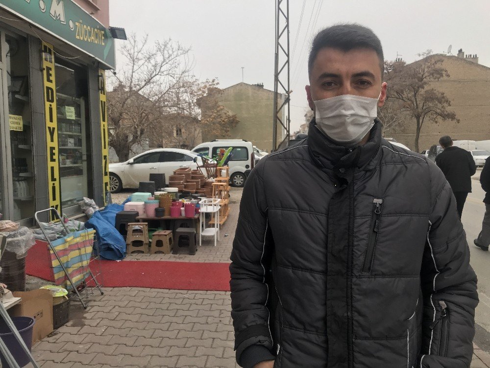 Bekçilerin Takdir Toplayan Davranışı Güvenlik Kamerasına Yansıdı