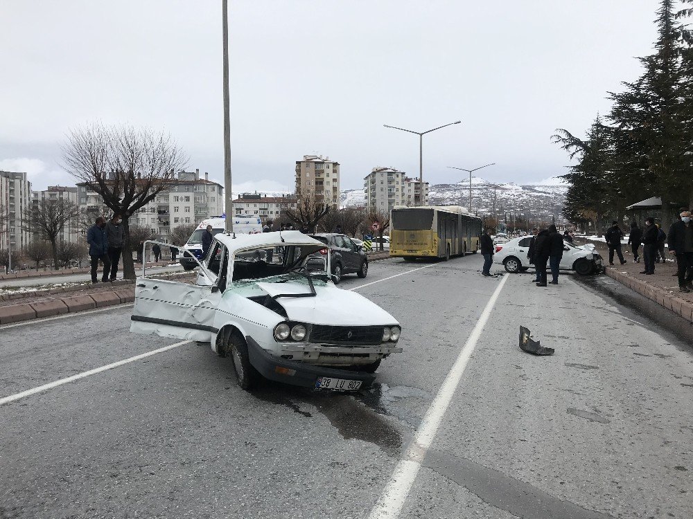 Vicdansızlığın Böylesi: Çarptığı Otomobil Sürücüsünü Ölüme Terk Edip Kaçtı