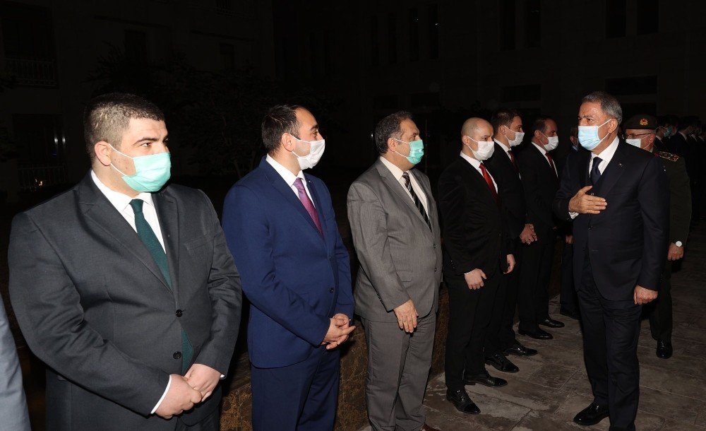 Bakan Akar, Türkiye’nin Bağdat Büyükelçiliği’ni Ziyaret Etti