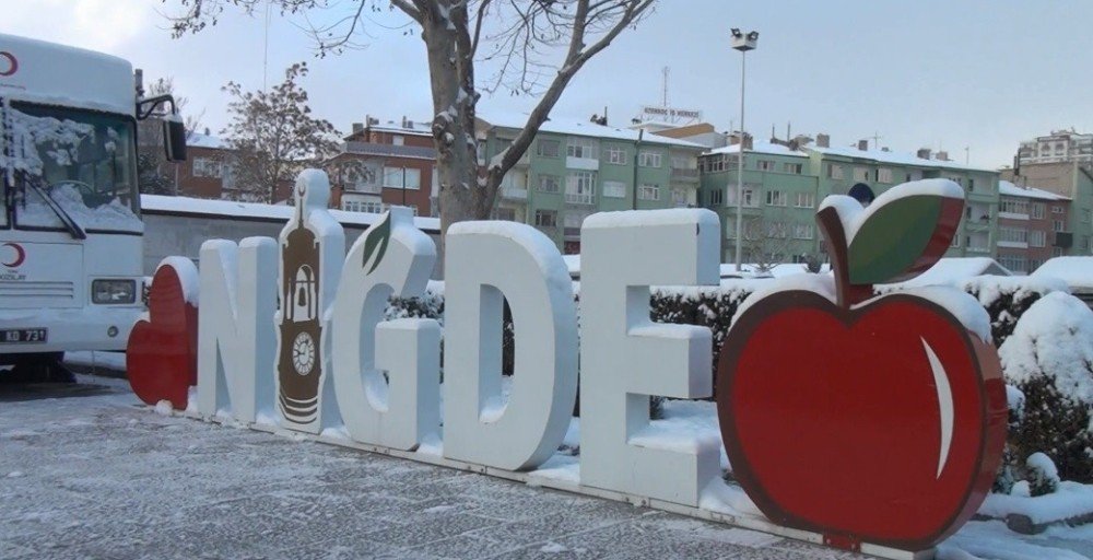 Niğde’ye Mevsimin İlk Karı Yağdı