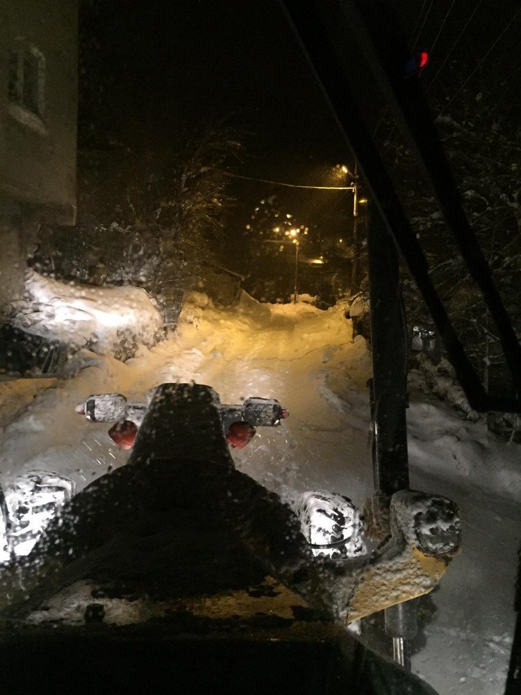 Kar Yolları Kapattı, Kap Krizi Geçiren Hasta 2 Saat Sonra Kurtarıldı