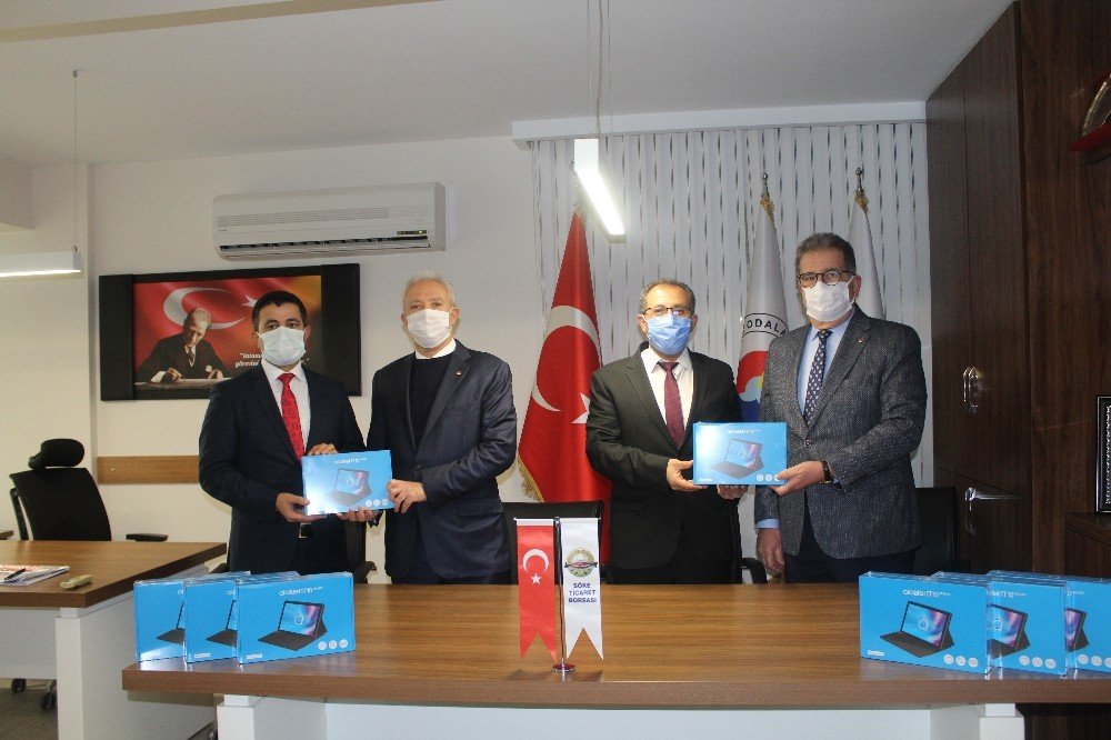 Söke Ticaret Odası Ve Söke Ticaret Borsası’ndan İhtiyaç Sahibi Öğrencilere Bilgisayar Desteği