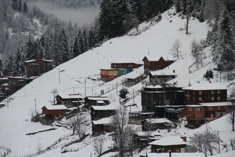 Ayder Yaylası Beyaza Büründü