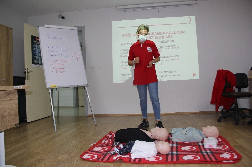 Türk Kızılay’ı Manisa Şubesi İlk Yardım Eğitim Merkezi İlk Eğitimini Verdi