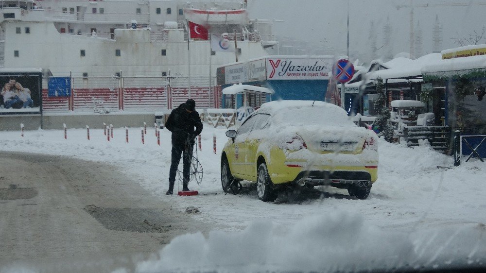 Ekipler Çalışamadı, Yollar Buz Ve Karla Kaplı Kaldı