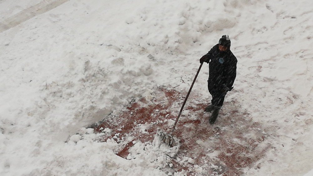 Zonguldak’ta Kar Kalınlığı 30 Cm Aştı