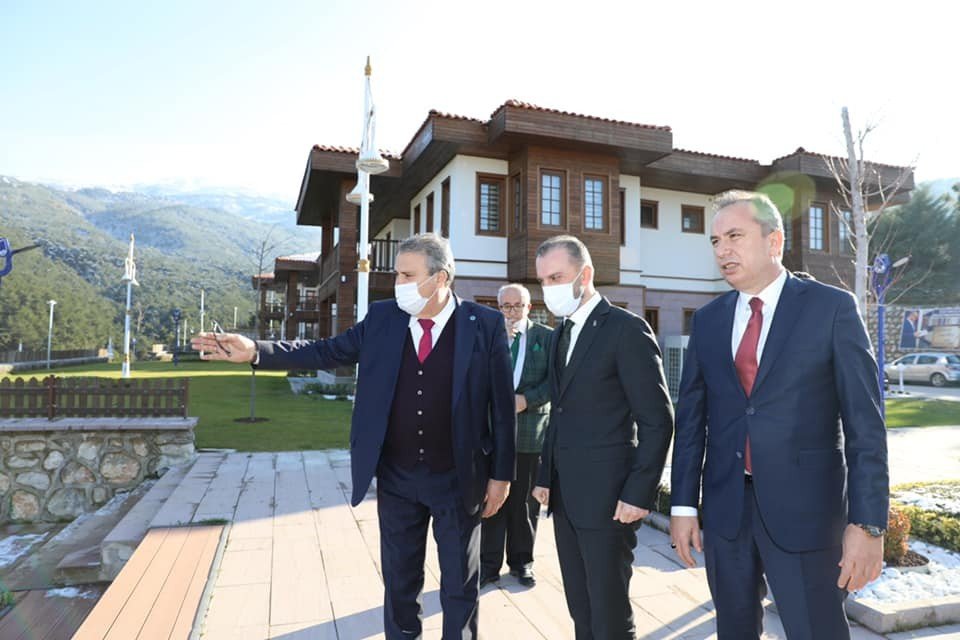Ak Partili Kandemir’den Yunusemre’nin Projelerine Tam Not