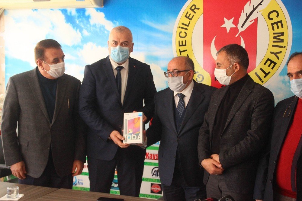 Avrupa Kayserililer Birliği’nden Uzaktan Eğitime ’tablet’ Desteği