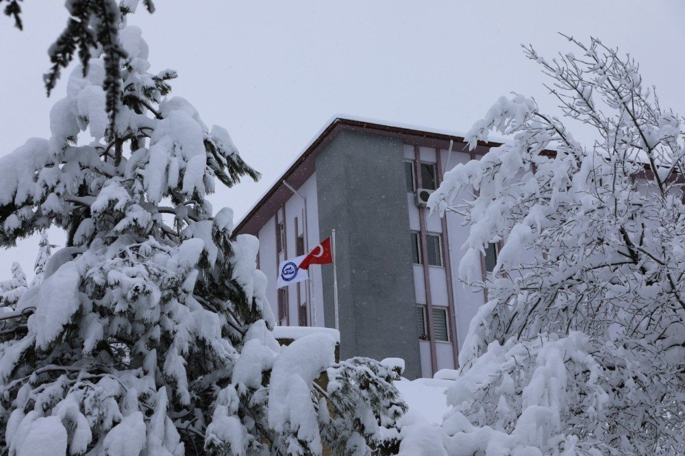 Bartın Üniversitesi’nde Kar Manzaraları