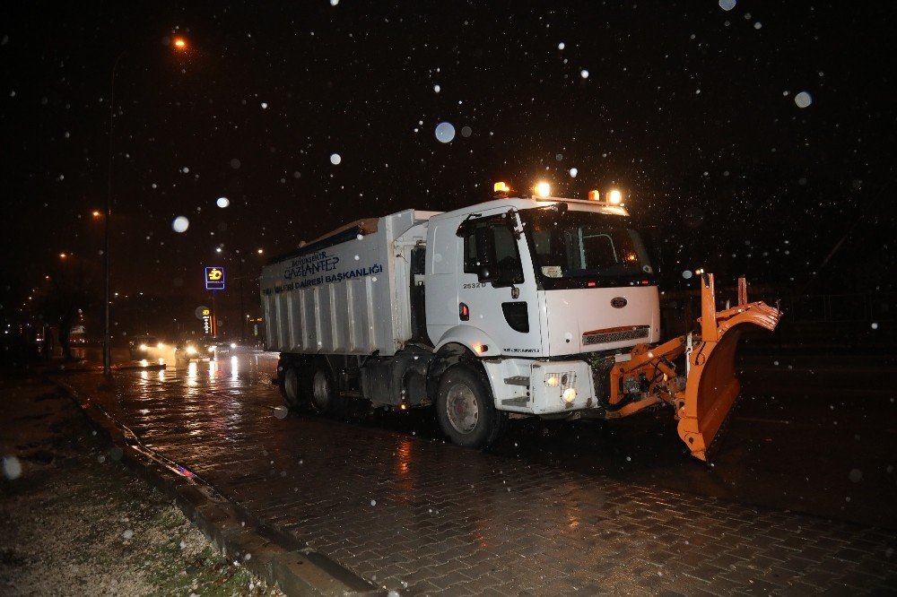 Büyükşehir Güvenli Seyahat İçin Gece Boyu Çalıştı