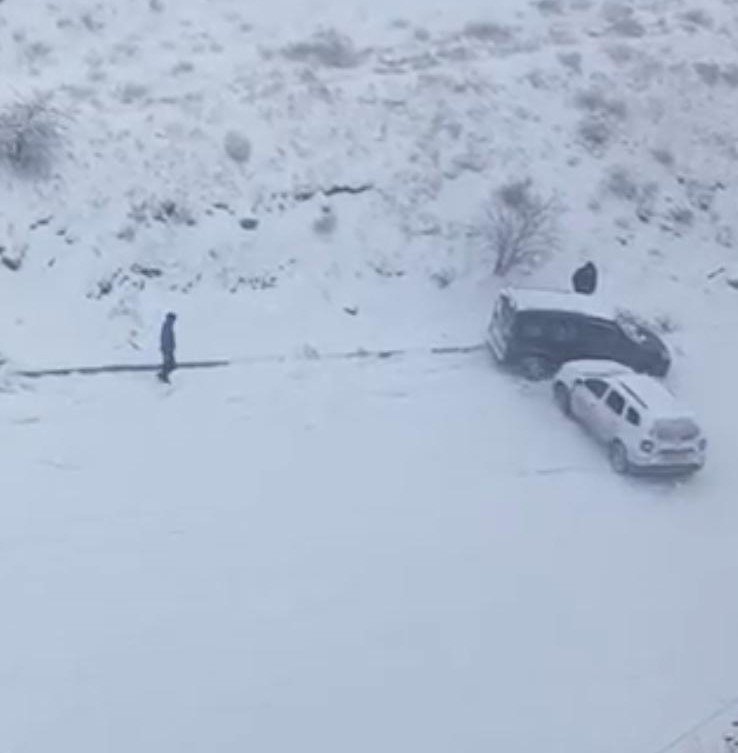 Elazığ’da Karlı Yolda Otomobil Böyle Kaydı