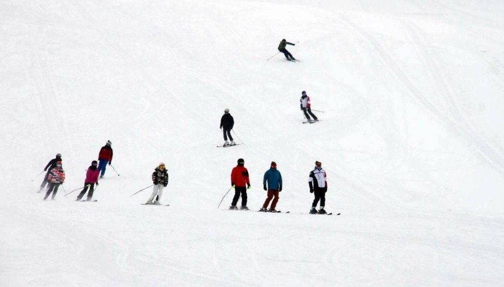 Erzincan Ergan Dağı’nda Kayak Sezonu Başladı
