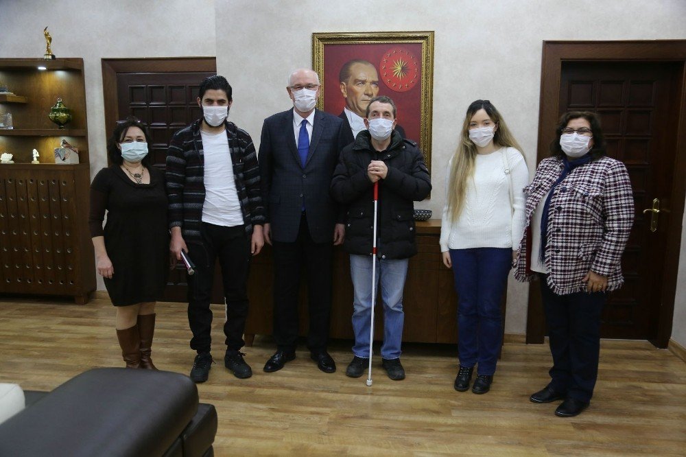 Başarılı Görme Engelli Sporculardan Başkan Kurt’a Ziyaret