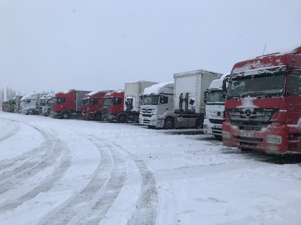 Iğdır-doğubayazıt Yolu Ağır Tonajlı Araç Trafiğine Kapatıldı