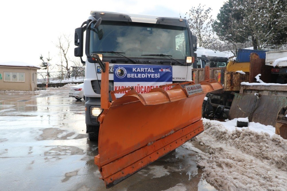 İzmit Belediyesi’ne İstanbul’dan Kar Robotu Desteği