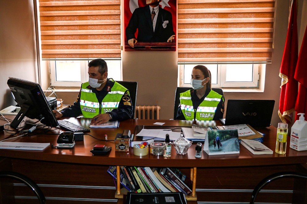Jandarma Eba’dan Öğrencilere Trafik Dersi Verdi