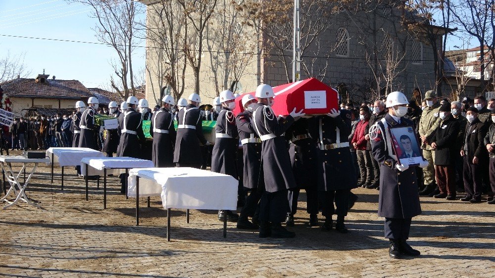 Uzman Çavuş Koca Ve Ailesi Toprağa Verildi