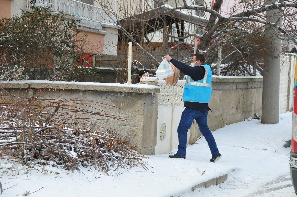 Akşehir Belediyesi’nden Sıcak Yemek Desteği