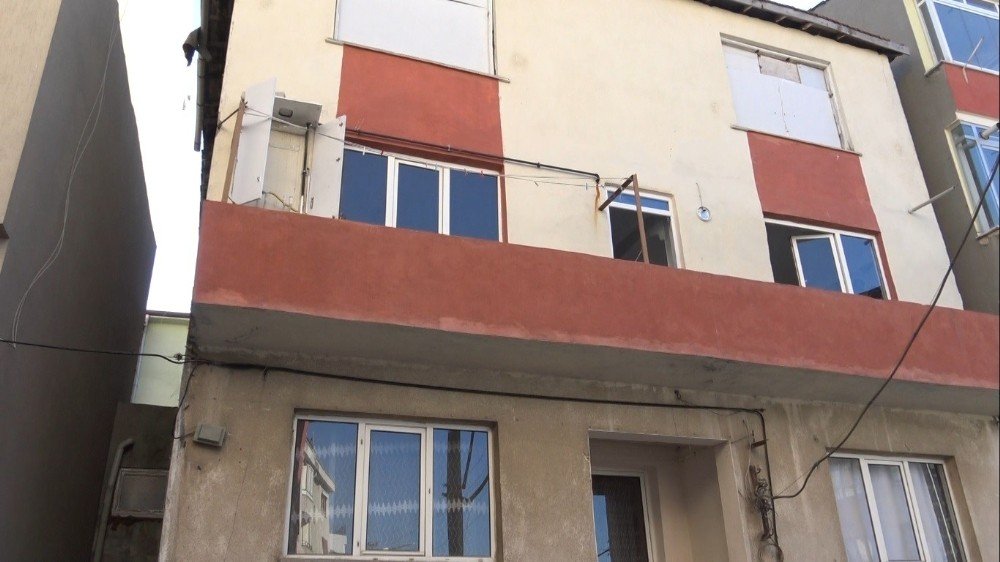 Evi Soyup Soğana Çevirdiler, Para Edecek Her Şeyi Çaldılar