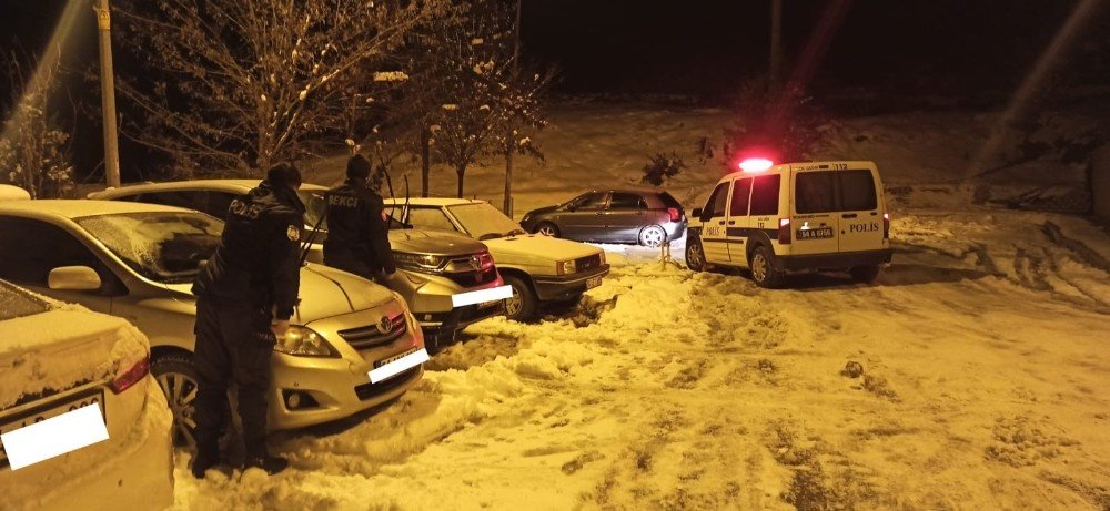 Polis Ve Bekçilerden Alkışlanacak Hareket