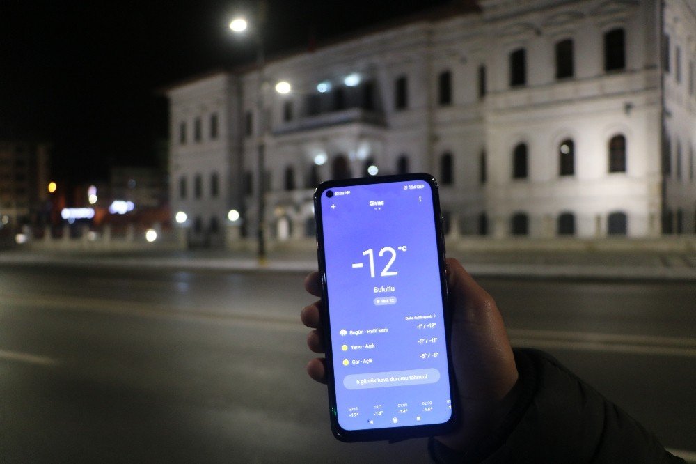 Sivas Eksi 12 Dereceyle Buz Tuttu