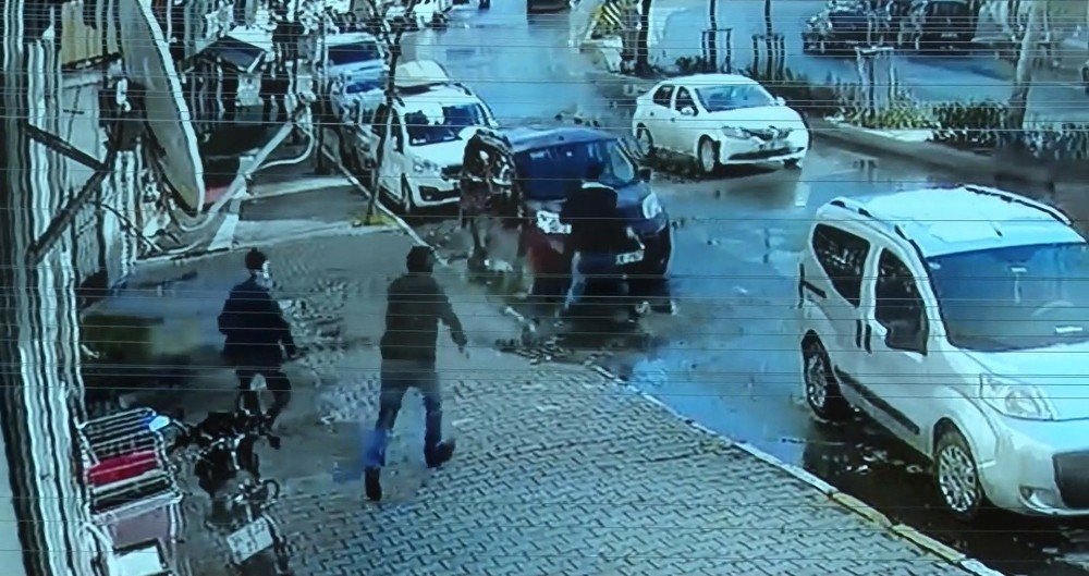 Soygun İçin Girdi Dayak Yiyerek Yakalandı, O Anlar Kamerada