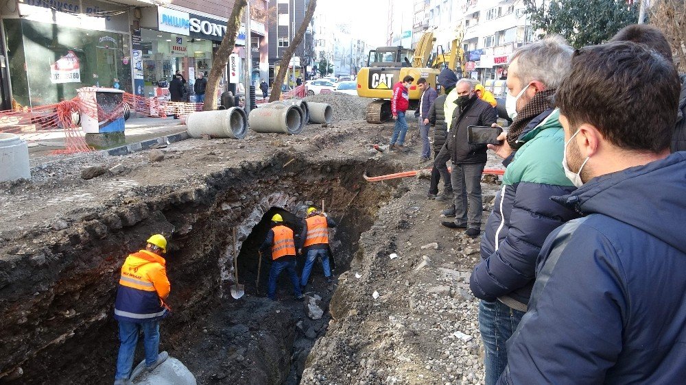 Trabzon’da Alt Yapı Çalışması Sırasında Bulunan Su Kemerini Andıran Yapıya İnceleme
