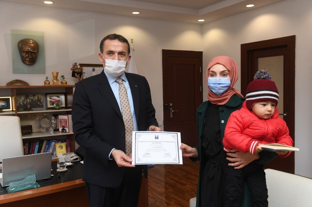 Erken Çocukluk Dönemi Eğitimleri Aileleri Mutlu Ediyor