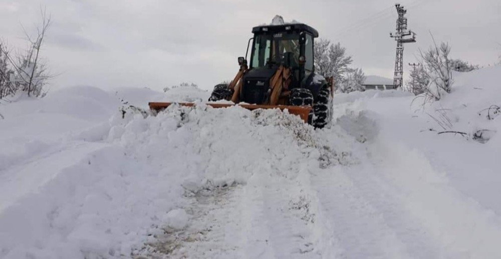 Kapalı Olan Yollar Ekipler Tarafından Açıldı
