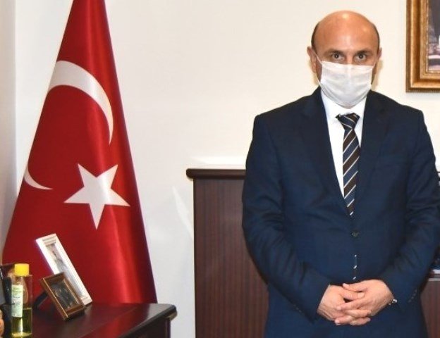 Başkan Oral’dan, Öğrencilere İnternetli Tablet