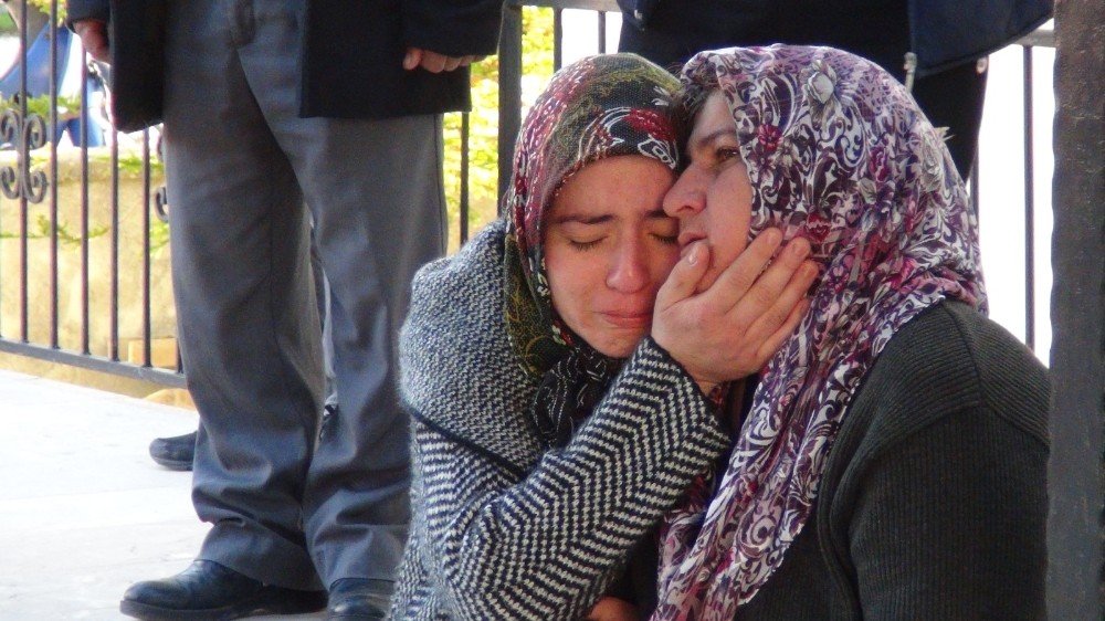 Yanan Evlerini Gözyaşları İçinde İzlediler