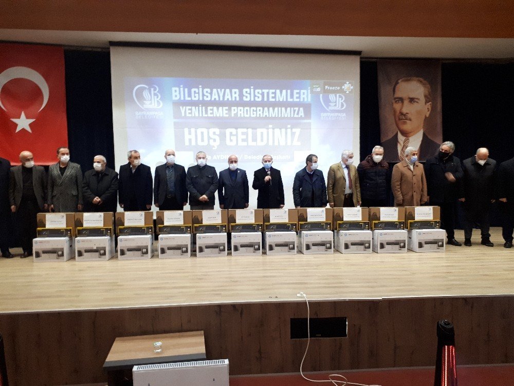 Bayrampaşa’da Mahalle Muhtarlarına Bilgisayar Desteği