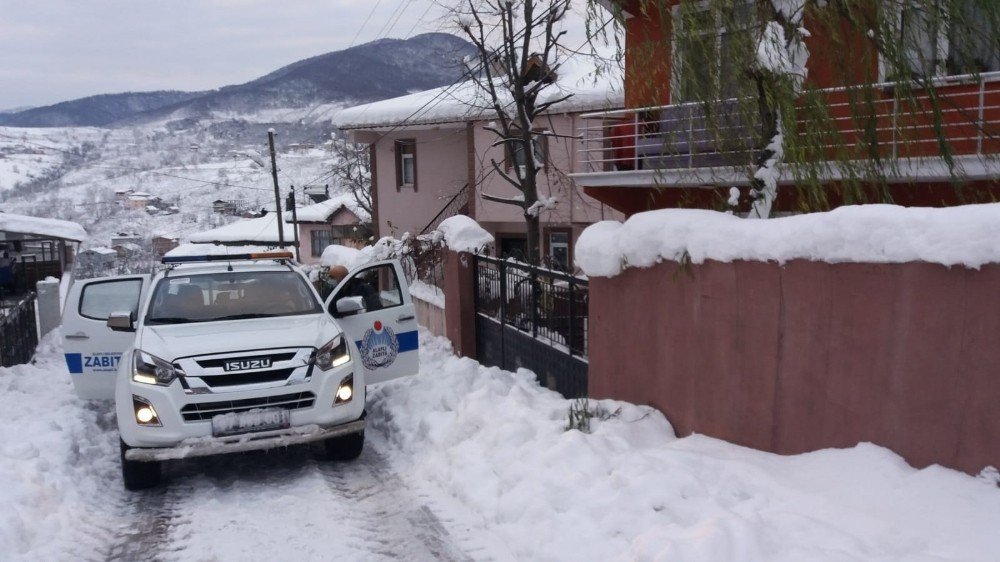 Belediye Ekipleri Küçük İrem’i Hastaneye Ulaştırdı