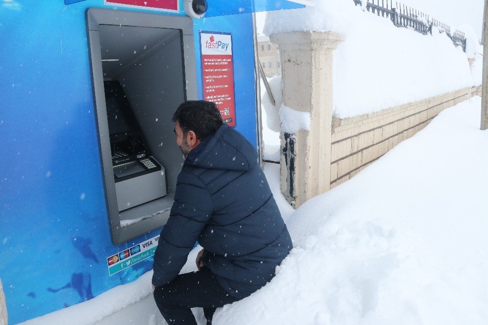 Bitlis Kara Gömüldü, 296 Köy Yolu Ulaşıma Kapandı