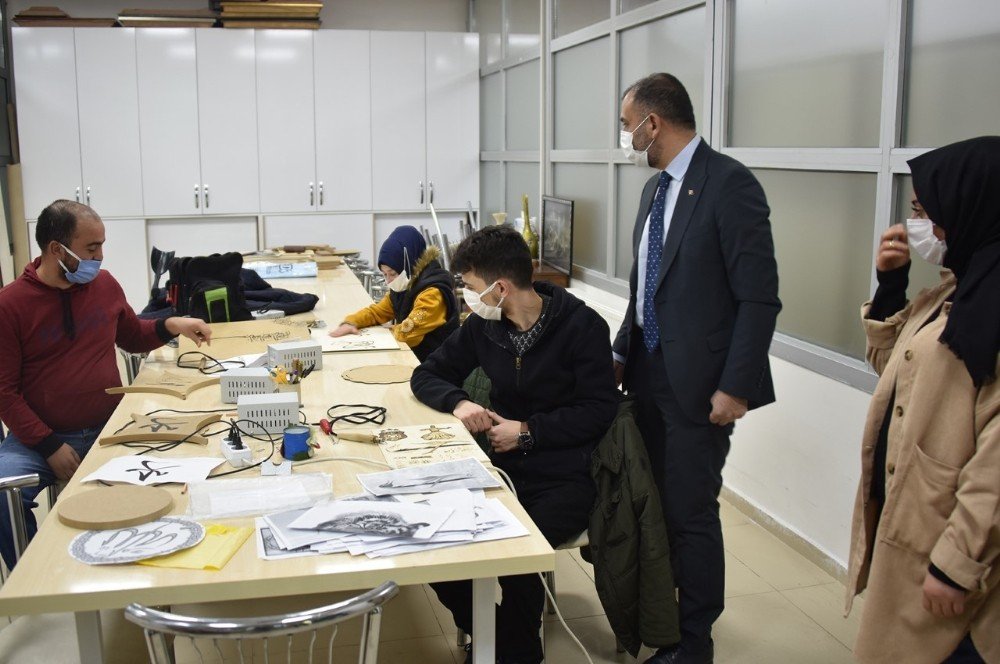 Engellilere Yönelik Kurslar Devam Ediyor